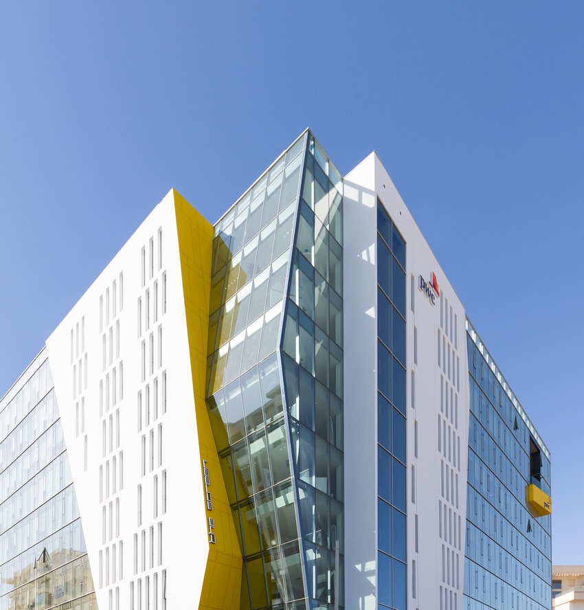 THE SCREEN — détail de façade et traitement des volumes